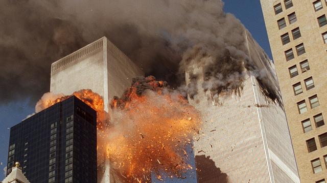 Le 11 septembre 2001, à 9h03, un deuxième avion de ligne percute la tour sud du World Trade Center à New York. [Keystone - Chao Soi Cheong]