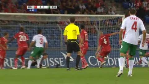 Eliminatoires Euro 2012: SUI-BUL: Le ciel s'effondre sur le Parc Saint-Jacques ou la Suisse encaisse le 1-0 (9').