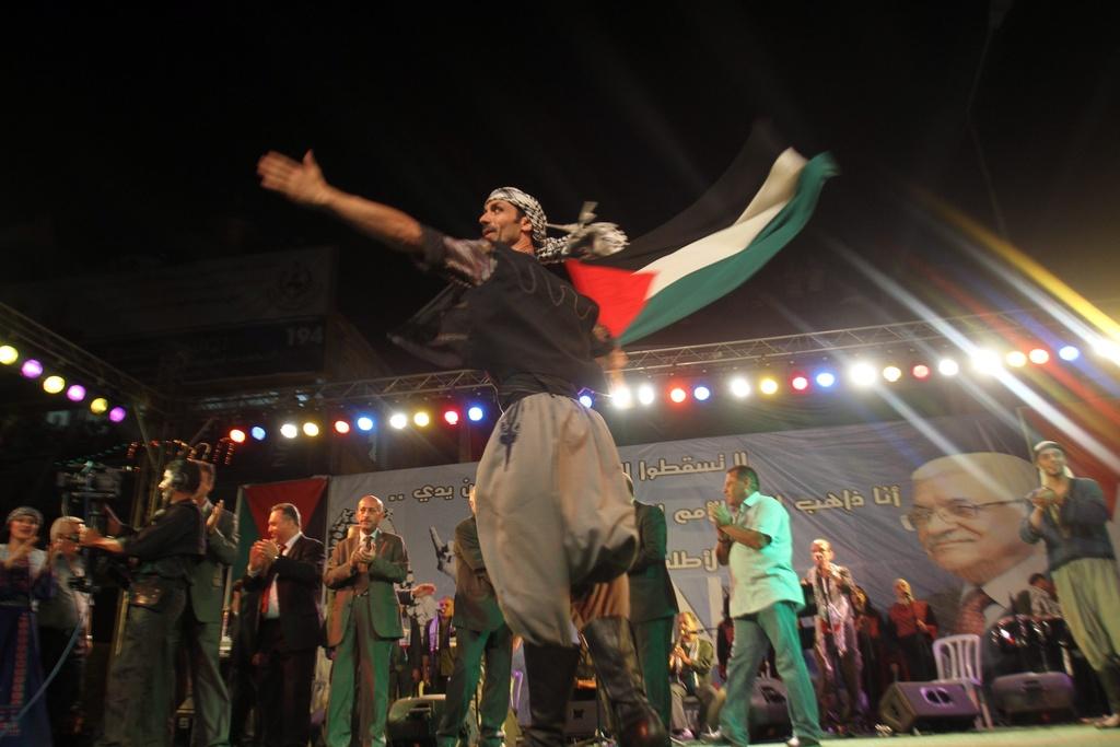Des célébrations ont eu lieu vendredi soir dans diverses villes de Cisjordanie. [KEYSTONE - ALAA BADARNEH]
