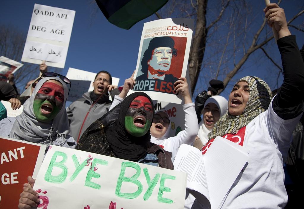Des Libyennes manifestent à Washington contre le régime de Mouammar Kadhafi. [Evan Vucci]