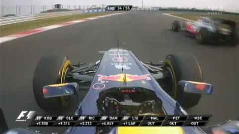 Automobilisme / F1 (GP de Corée, Yeongam): 34e tour. Manoeuvres entre Webber et Hamilton