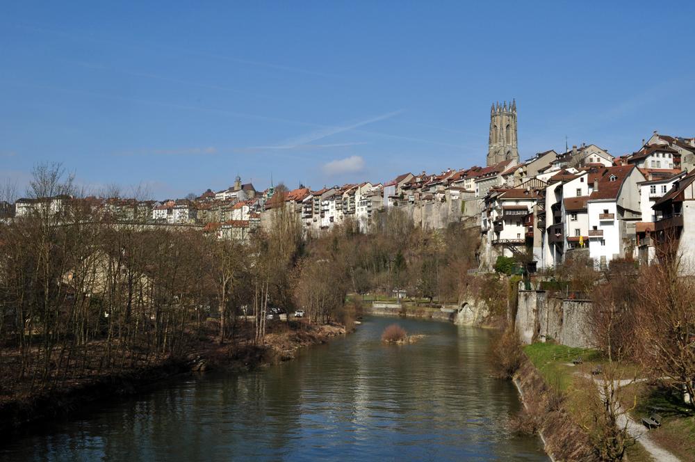 Fribourg: la cathédrale Saint-Nicolas et le quartier du Bourg. [Marc Brodard]