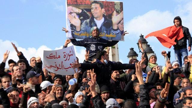 Le suicide d'un jeune vendeur ambulant tunisien a enflammé le monde arabe, voire le monde entier.