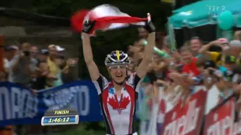 Cyclisme / VTT / Mondiaux de Champéry: dames. L'arrivée: Catharine Pendrel (CAN) l'emporte devant Maja Wloszczowska (POL), 3e Eva Lechner (ITA). Nathalie Schneitter termine 5e