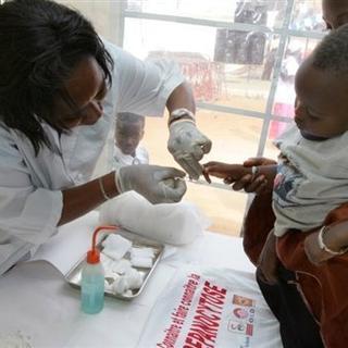 Test sanguin de détection de la drépanocytose à Dakar le 21 novembre 2006