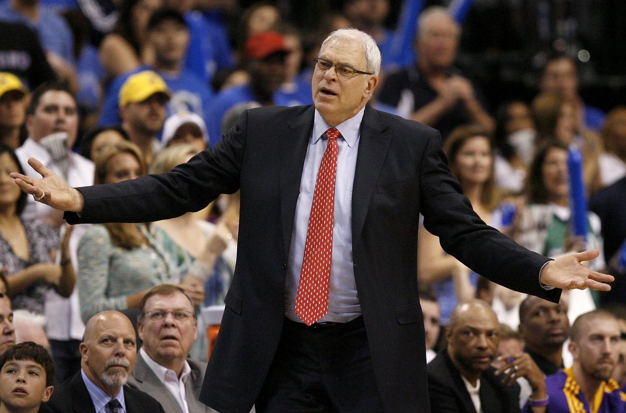 Phil Jackson quitte la NBA avec 11 bagues de champion au doigt. [Reuters - Mike Stone]