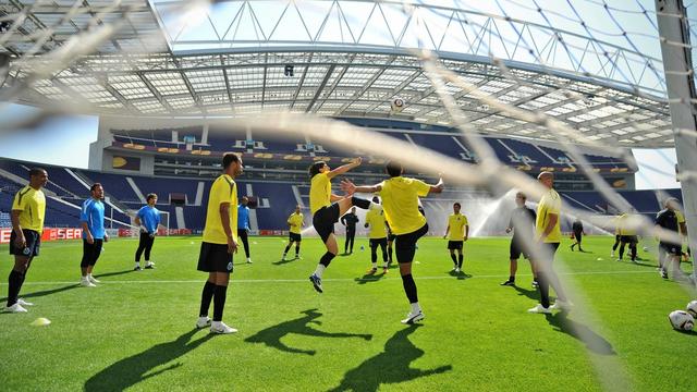 Non, ce n'est pas le "sous-marin jaune" de Villarreal à l'entraînement, mais bien les joueurs du FC Porto. [Keystone - Paulo Duarte]