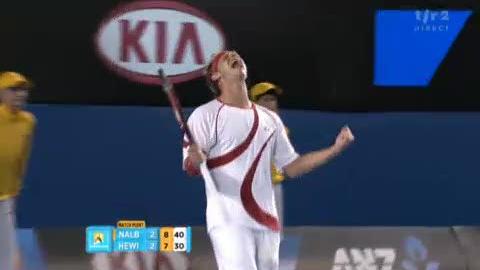 Tennis / Open d'Australie: Lleyton Hewitt (AUS) - David Nalbandian (ARG). Nalbandian s'impose finalement en 4h46 minutes de jeu!