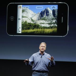 L'iPhone 4S a un aspect très semblable à son prédécesseur, l'iPhone 4, sorti en 2010. [Paul Sakuma]