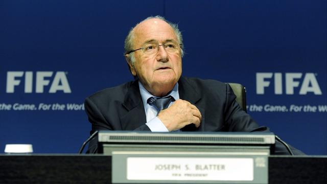 Blatter pris dans une nouvelle polémique. [Walter Bieri]