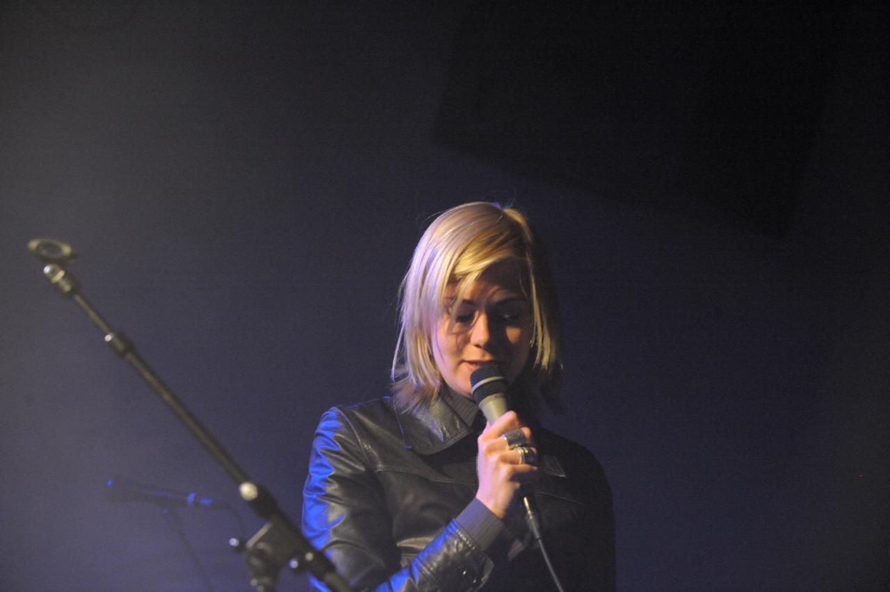 Anna Ternheim fait tout: elle écrit, compose et interprète ses chansons. [Guus Krol - Flickr]