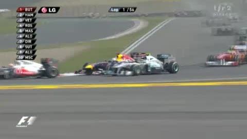 Automobilisme / F1 / GP de Chine: les deux McLaren de Button et Hamilton, prennent le meilleur départ. Vettel même inquiété par Rosberg pour la 3e position