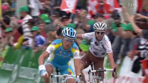 Cyclisme/Tour de Romandie : Sprint final et victoire d’Alexandre Vinokourov (KAZ) devant Mikaël Cherel (FR) et Tony Martin (ALL). Brutt toujours maillot jaune au terme de la 3ème étape.