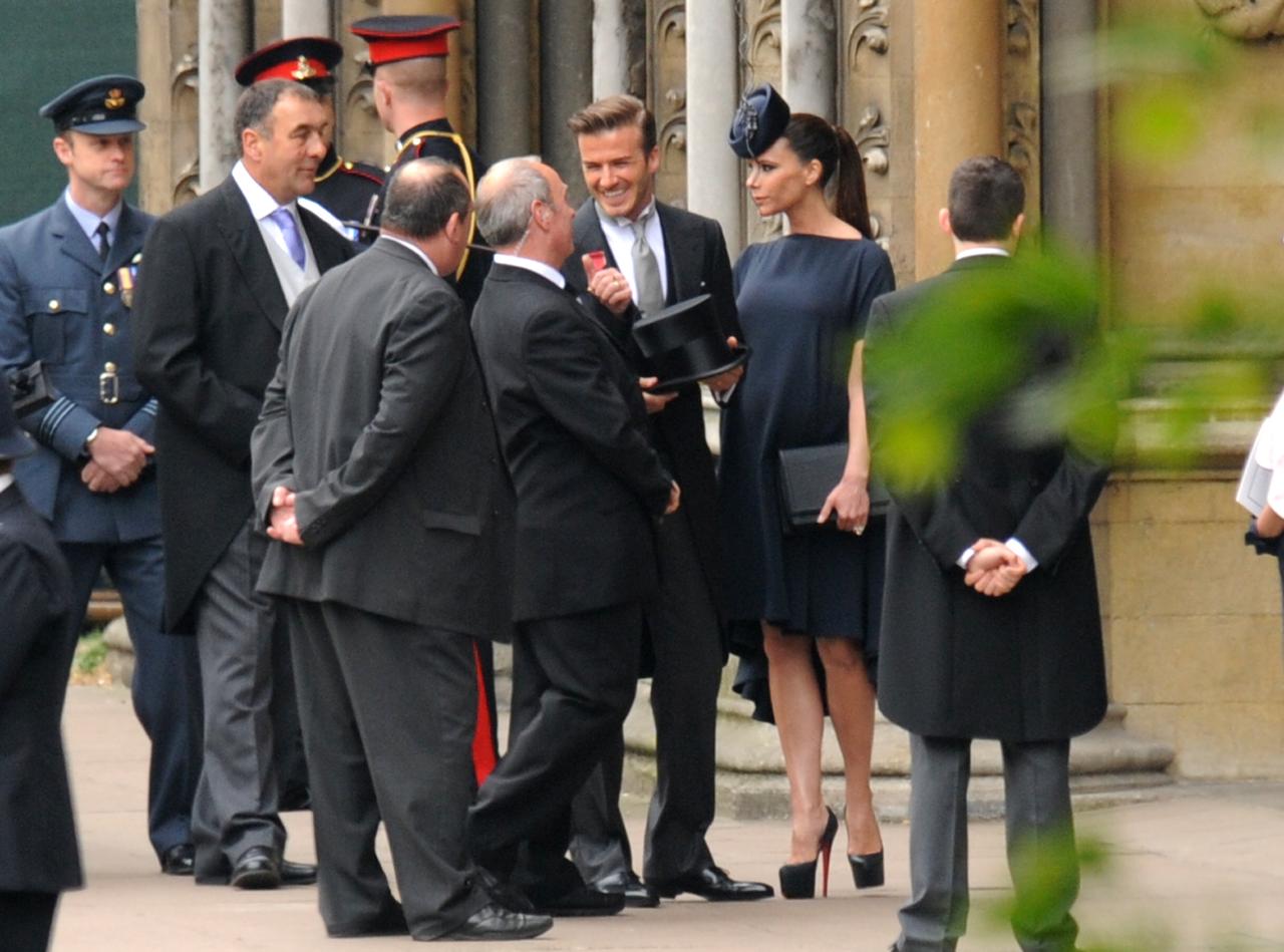 Parmi les premiers invités arrivés, le couple David et Victoria Beckham a fait forte impression. [Ben Stansall]