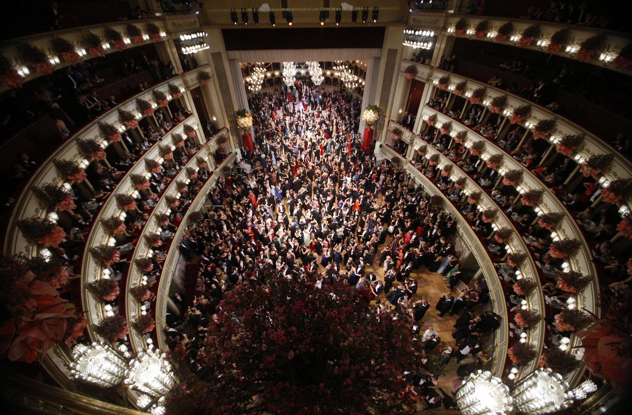 Le 55e Bal de l'Opéra de Vienne. [Reuters - Lisi Niesner]