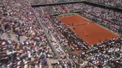 Tennis / Roland-Garros (1er tour): Feliciano Lopez (ESP) - Roger Federer. Cette fois, le Susise fait le break pour mener 5-3 dans la 1re manche