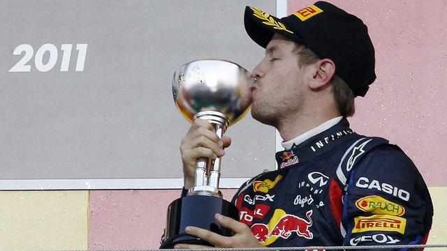 Vettel devient le plus jeune double champion du monde de l'histoire de la F1. [Eugene Hoshiko]