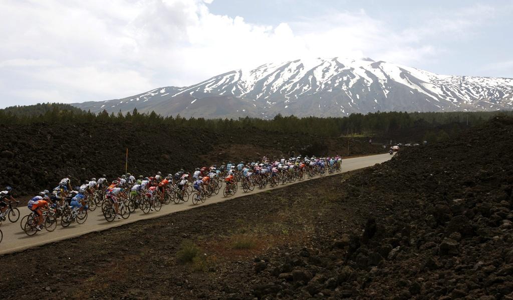 L'étape s'est déroulée dans un paysage somptueux, avec une arrivée sur les pentes de l'Etna. [KEYSTONE - Alessandro Trovati]