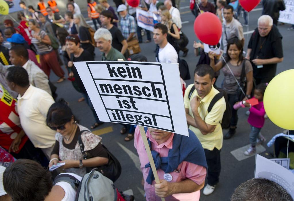 Les manifestants entendaient dire "stop à l'hypocrisie politique suisse". [KEYSTONE - Marcel Bieri]