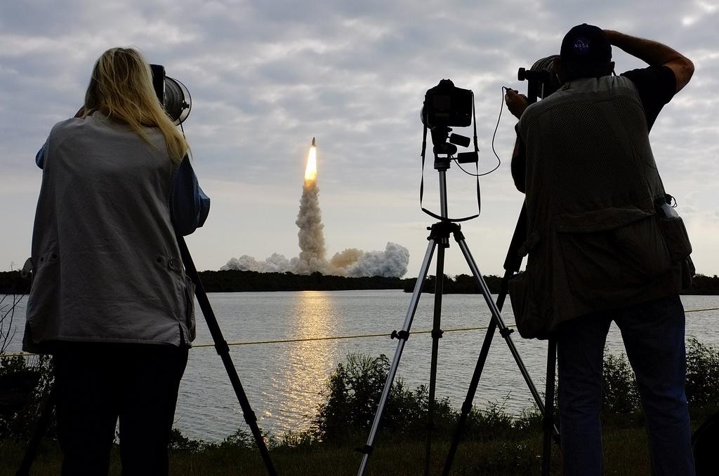 Une foule de 400'000 à 500'000 personnes était présente pour le dernier lancement d'Endeavour. [KEYSTONE - J. David Ake]