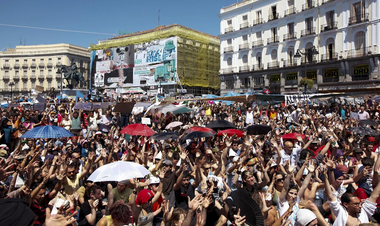 Les manifestants ont reconduit l'occupation de la place. [Paul Hanna]