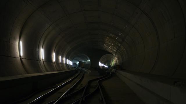 Désormais, les deux tubes du tunnel sont entièrement excavés. [Guillaume Arbex]