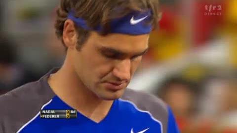 Tennis - 1/2 Finale à Madrid / 1er set: Entrée en matière difficile pour Roger Federer qui perd son service.