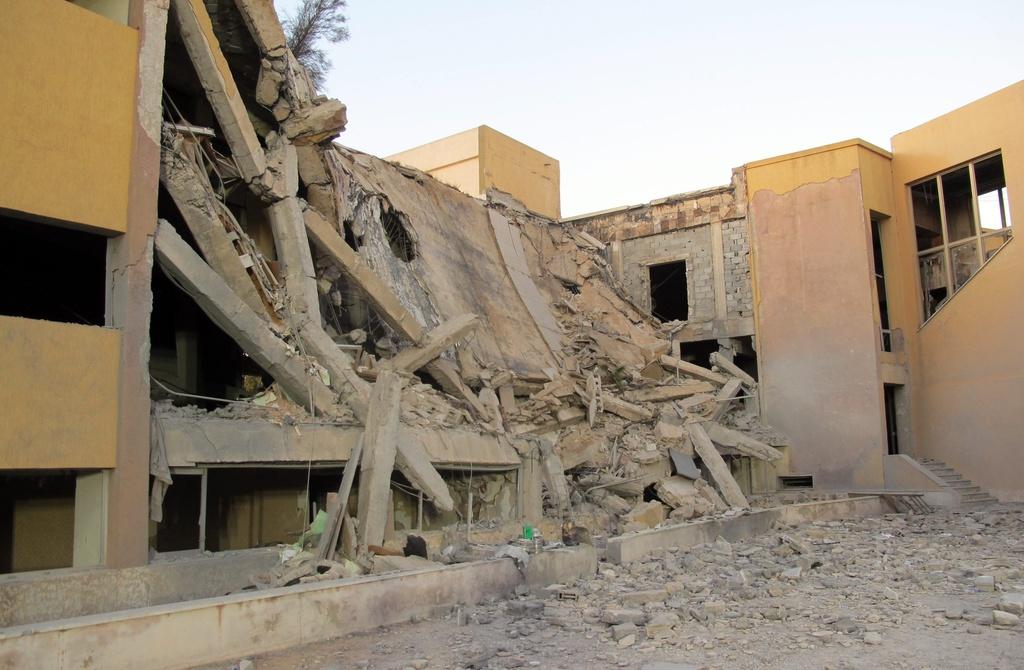 Un missile de la coalition a détruit lundi un bâtiment administratif de Mouammar Kadhafi à Tripoli [KEYSTONE - Stringer]