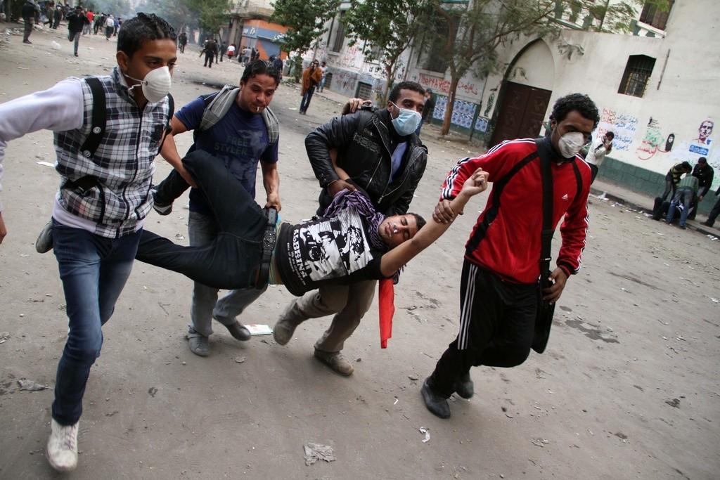 Les affrontements au Caire ont fait de nombreux blessés dans les rangs des manifestants.