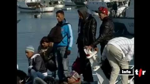 Italie: l'Europe se mobilise pour faire face à la vague d'immigrés tunisiens arrivant sur l'île de Lampedusa