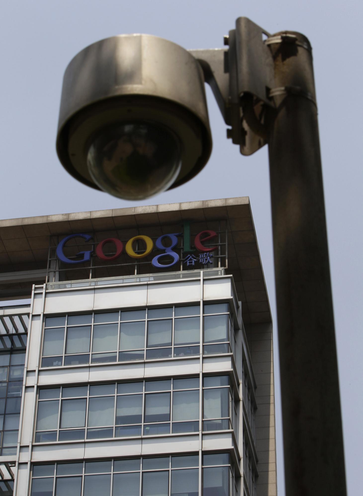 Une caméra de surveillance devant les bureaux de Google Chine à Pékin, une métaphore facile. [Jason Lee / Reuters]