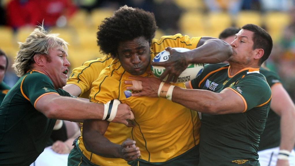 epa02958002 Wallabies player Radike Samo takes the ball up during the IRB Rugby World Cup quarter final between Australia and South Africa at Wellington Regional Stadium, in Wellington, New Zealand, on 09 October 2011. EPA/DAVE HUNT AUSTRALIA AND NEW ZEALAND OUT [Dave Hunt]