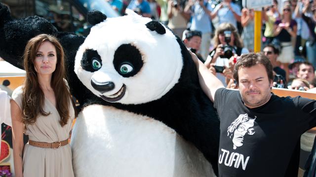 Angelina Jolie, le panda superstar et Jack Black à Cannes en mai dernier. [Martin Bureau]