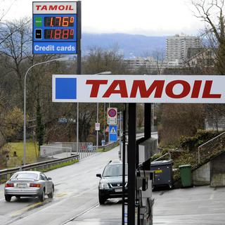 La holding Tamoil chapeaute 324 stations-services en Suisse et la raffinerie de Colombey, en Valais. [Walter Bieri]