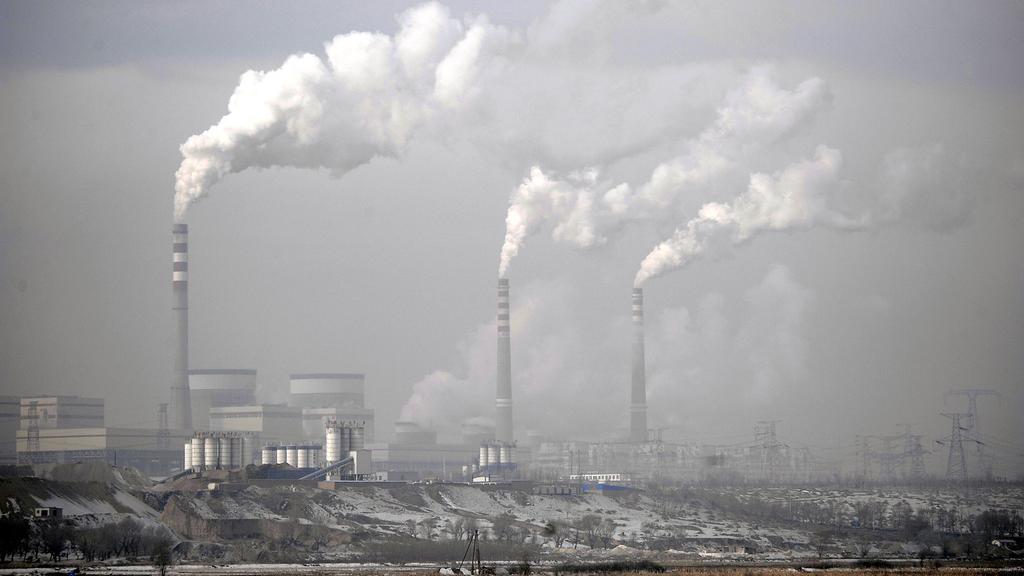 La Chine (ici une usine de charbon dans le Shanxi) et l'Inde figurent parmi les plus gros pollueurs. [AP Photo/Andy Wong]