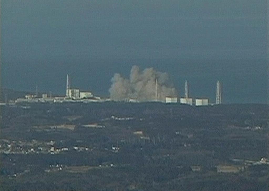 Sur les télévisions nipponnes, les images de la centrale nucléaire tournaient en boucle samedi.