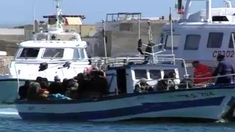 Lampedusa continue d'accueillir des migrants tunisiens