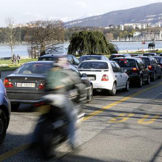 Les entrées des villes souffrent du nombre croissant de voitures. [Salvatore di Nolfi]