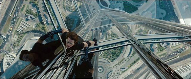 Tom Cruise joue les acrobates au sommet de la tour Burj Dubaï. [Paramount Pictures]