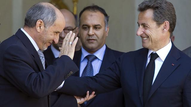 Le président français Nicolas Sarkozy et Mustafa Abdeljalil, le chef du Conseil National de la Transition en Libye, à l'issue de leur rencontre à l'Elysée cet après-midi. [Ian Langsdon]