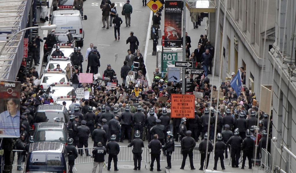 Le 17  police a empêché tout accès à Wall Street. [KEYSTONE - Richard Drew]