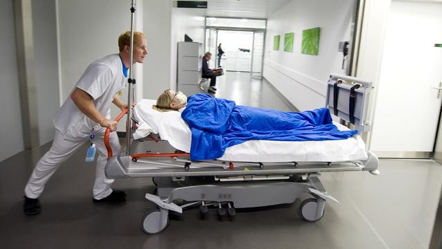 Le nombre et la durée des hospitalisations a augmenté l'an dernier en Suisse, une première depuis dix ans. [KEYSTONE - Peter Schneider]