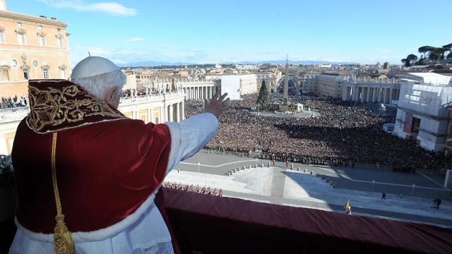 Des dizaines de milliers de fidèles se sont déplacés pour écouter le traditionnel message du pape. [OSSERVATORE ROMANO]