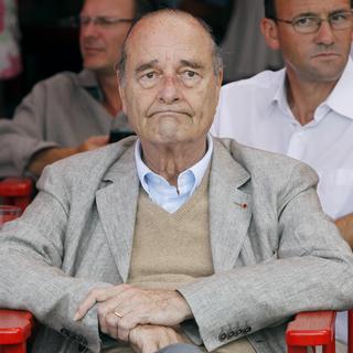 FRANCE, Saint-Tropez : (FILES) France's former president Jacques Chirac sits at a table outside the famous Le Senequier café in the French Riviera searesort of Saint-Tropez on August 14, 2011. France's former President Jacques Chirac's son-in-law Frederic Salat-Baroux declared in an interview to AFP on September 3, 2011, that the former President acknowledged his failing memory, which, according to his lawyers, would impede upon his capacity to attend his trial. AFP PHOTO SEBASTIEN NOGIER [Sébastien Nogier]