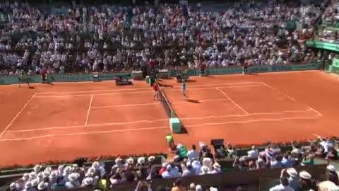 Tennis / Roland-Garros (1er tour): Feliciano Lopez (ESP) - Roger Federer. Le Suisse s'impose pour la 9e fois (contr 0 victoire à l'Espagnol): 6-3 6-4 7-6. Voyez le tie-break!