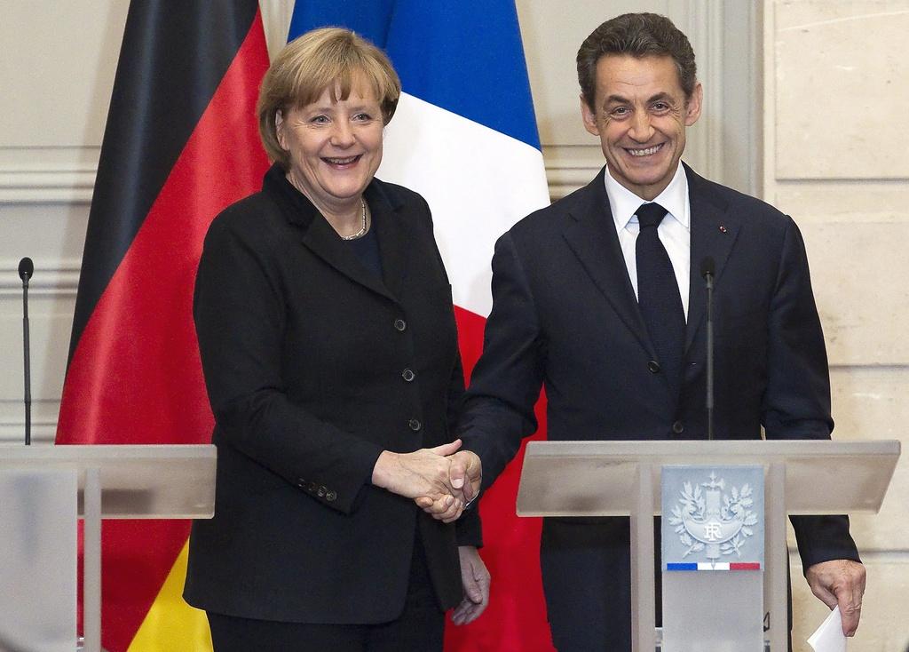 Angela Markel et Nicolas Sarkozy veulent avancer "à marche forcée" [Ian Langsdon]