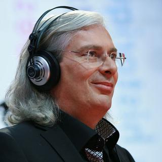 Pascal Vandenberghe était le premier mai 2011 en direct du Stand de la RTS au Salon international du livre et de la presse à Genève.