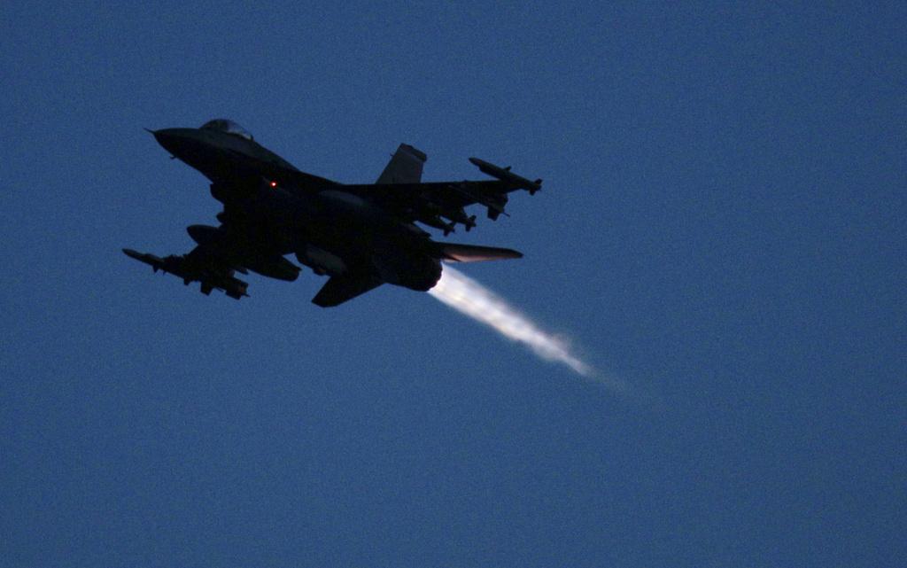 Les avions de la coalition survolent le ciel libyens pour la deuxième nuit consécutive. [Luca Bruno]