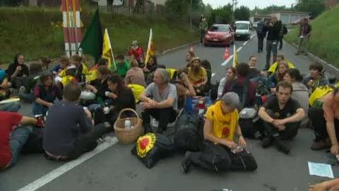 Un sit-in antinucléaire bloque l'accès à Mühleberg