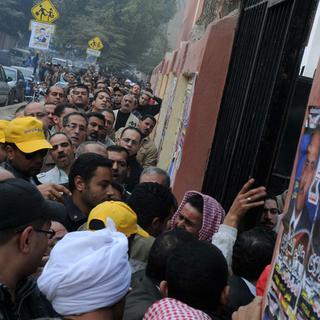 Les électeurs égyptiens se sont déplacés en masse lors du second tour le 14 décembre 2011. [Mohammed Hossam]